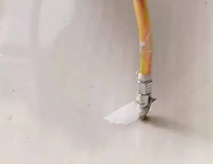 皋兰瓷砖空鼓维修公司专业解答在瓷砖铺贴过程中，如果使用的砂料过粗（如全部使用了粗砂），可能会导致以下问题